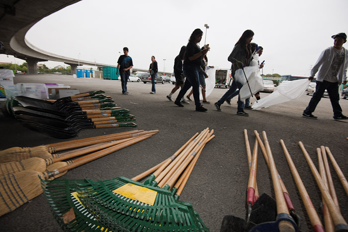 Students take plastic bags and donated equipment to the Dominguez Channel site.