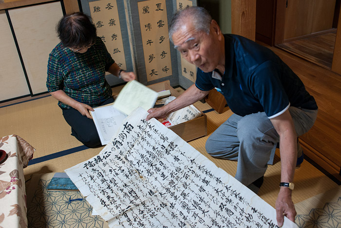 Hayao-san shows old writings at Maebara Akiyoshi and Mieko's house in Kajiki.